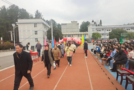 长坪乡初级民族中学