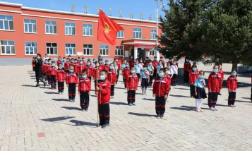 吐列毛杜镇小学