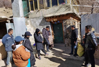 隆子镇新巴完小