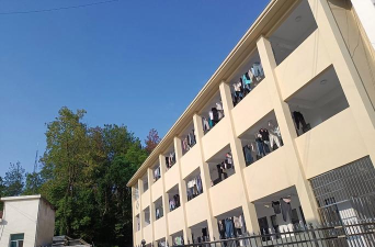 从江县刚边中学