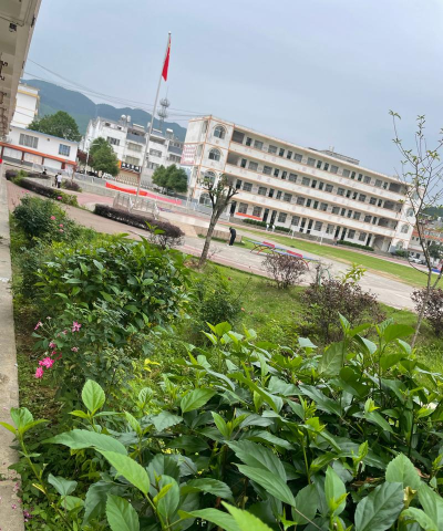 小山乡小山中学