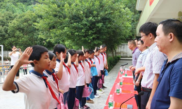 湛江市扶贫小学