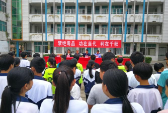 草潭镇第一小学