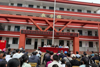 武定县石腊它中学环境