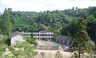 长阳县榔坪镇大吉岭小学