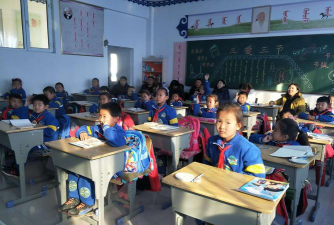 乌力吉木仁学校环境