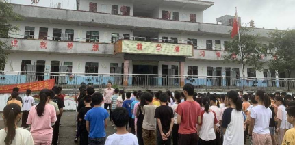 化州市平定镇岭下德明小学教学点