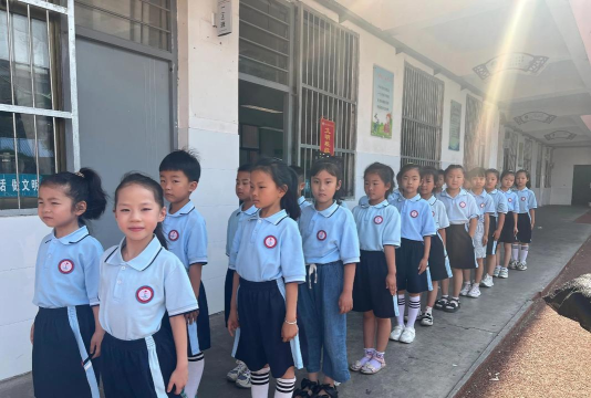 龙海市颜厝镇新亭小学浮前班