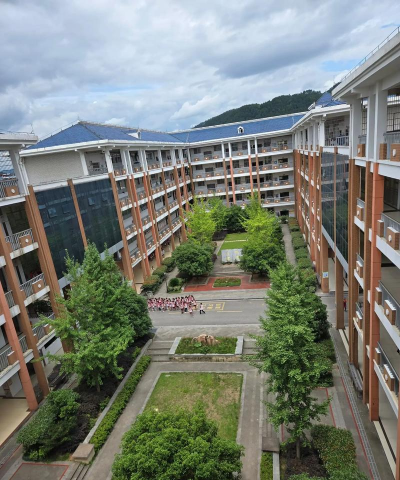 四川省峨眉山市龙池职业中学校