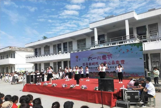 坛城镇中心小学