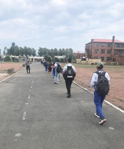 白山市江源区大石人中心学校