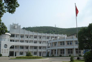 定海区岑港中心学校