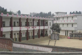 安居区白马镇青峰村小