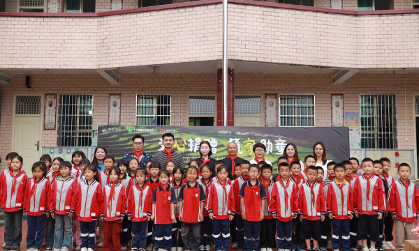 兴安县溶江镇千家小学环境