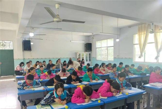 红峰乡中心校环境