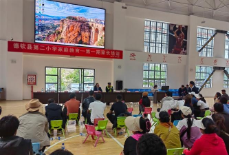 德钦县奔子栏镇中心完小