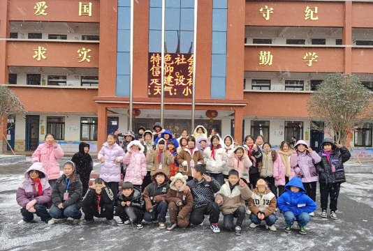 平南县平南镇英才小学环境