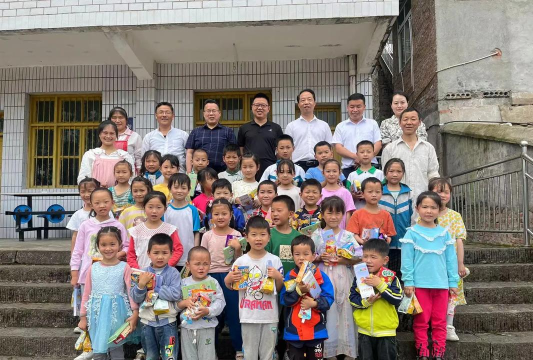 岳池县天平镇垭口村私立小学班