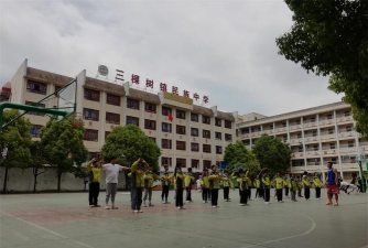 凯里市三棵树镇民族中学