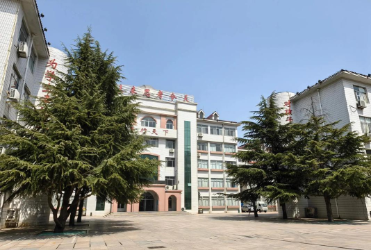 辛集市东明中学