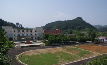 新民市胡台乡初级中学