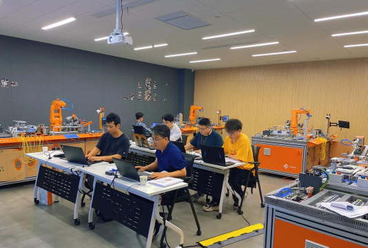 鄂尔多斯市康巴什区未来机器人培训有限公司