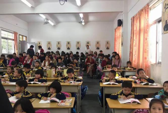 长布镇中心小学