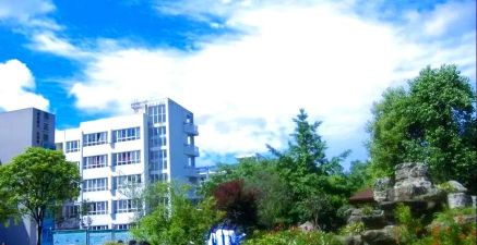 邛崃市高埂镇初级中学校