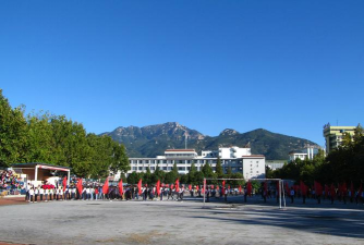 双城市现代中学