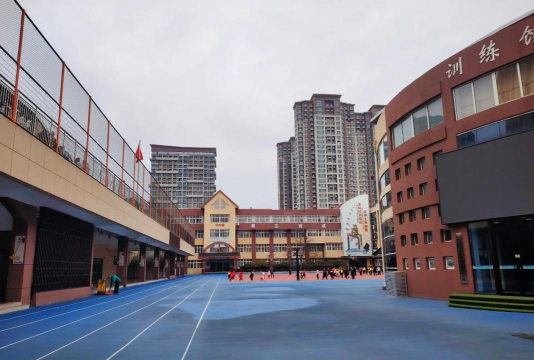 青岛香江路二小