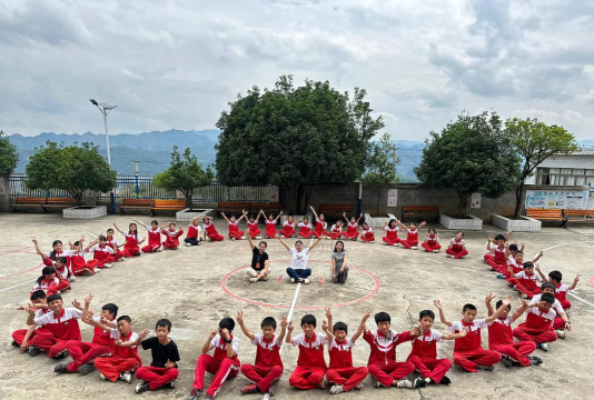 凤庆县凤山镇大摆田完小