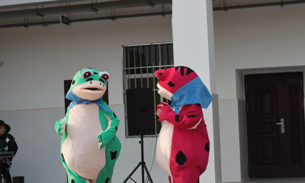 石屏县哨冲中心校