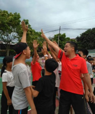 新兴县里洞镇中心小学