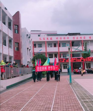 三台县潼川镇长坪中心小学校