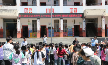 灵山镇罗权中心小学