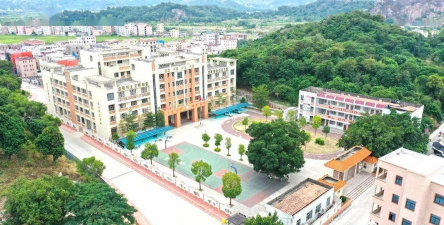 潮阳区西胪镇西凤初中