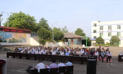 平昌县长垭小学宏达后勤服务部