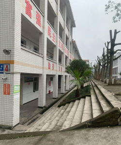 都江堰市金凤乡中学