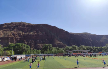 温宿县博孜墩牧场中学