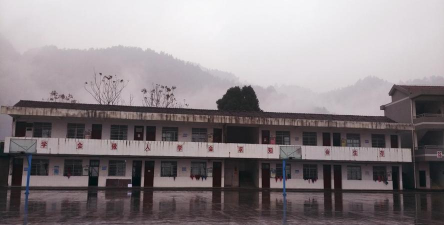 借母溪乡军大坪九年一贯制学校