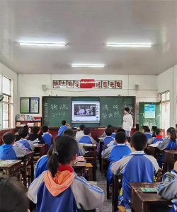 洞口镇新平完全小学