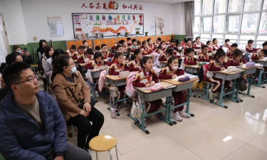 洪湖市万全镇第一小学