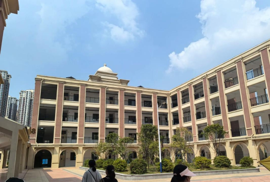 官渡区盘龙中心学校