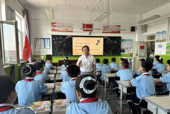 包头市九原区哈林格尔中学