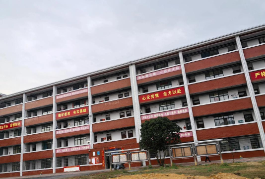 都江堰市龙池镇九年制学校