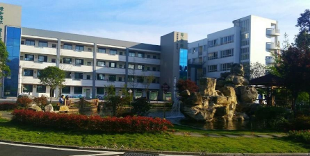 邛崃市高埂镇初级中学校