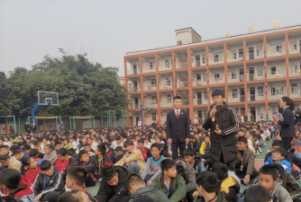 四川省泸州市兰田中学校