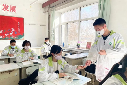 萝北县宝泉岭第二高级中学