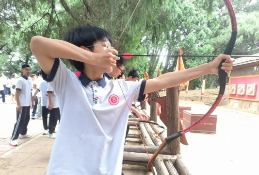 阆中市白塔初级中学校