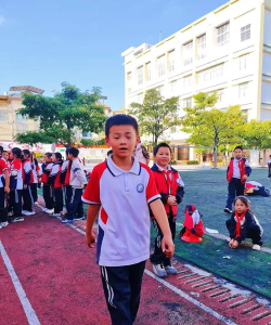 华坪县人民小学